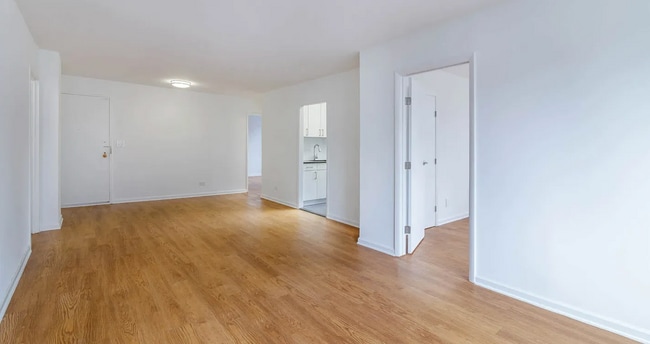 Building Photo - 242 E 26th St