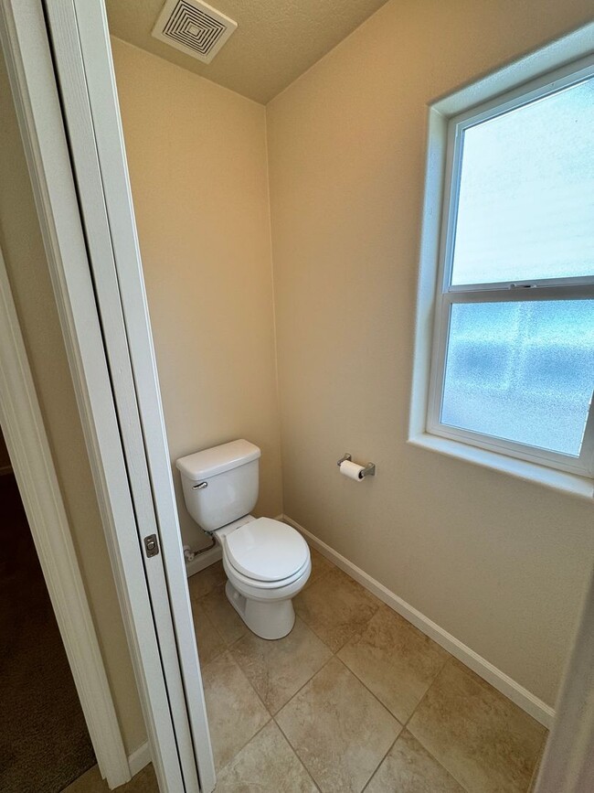 Building Photo - FOR RENT - SUPER CLEAN 4 BEDROOM, 2.5 BATH...