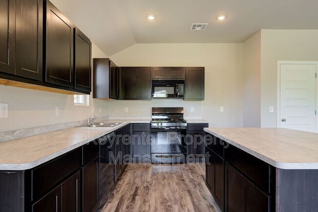 Building Photo - 755 Foxtail Dr