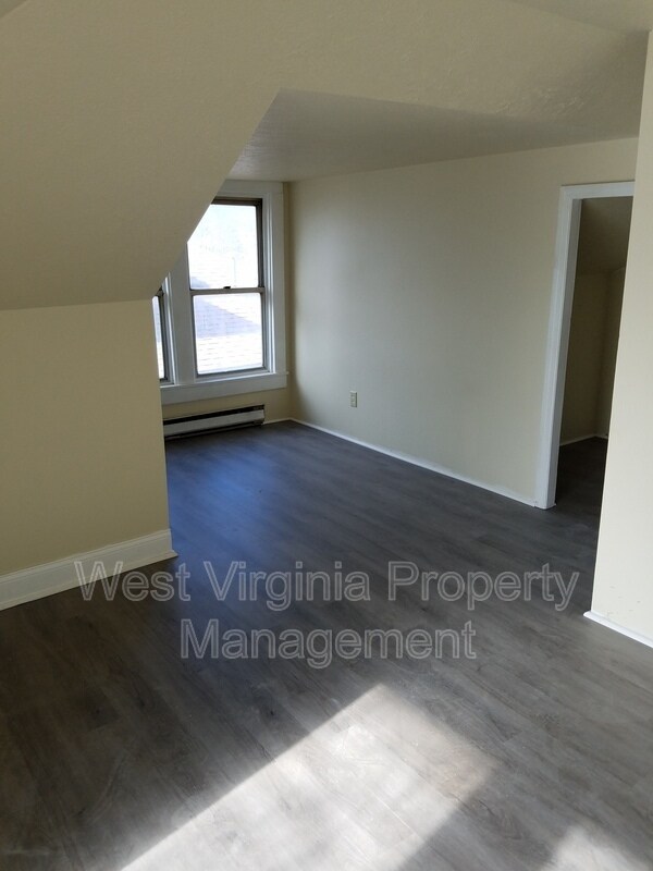 Building Photo - 415 Woodlawn Ave