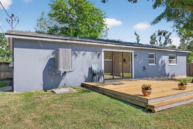 Building Photo - Fully Remodeled 3BR Home with Large Fenced Yard & New Deck