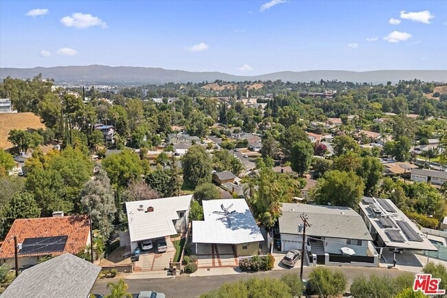 Building Photo - 4950 Marmol Dr