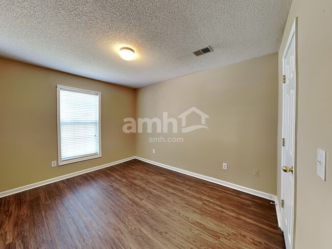 Building Photo - 620 Claredon Ct