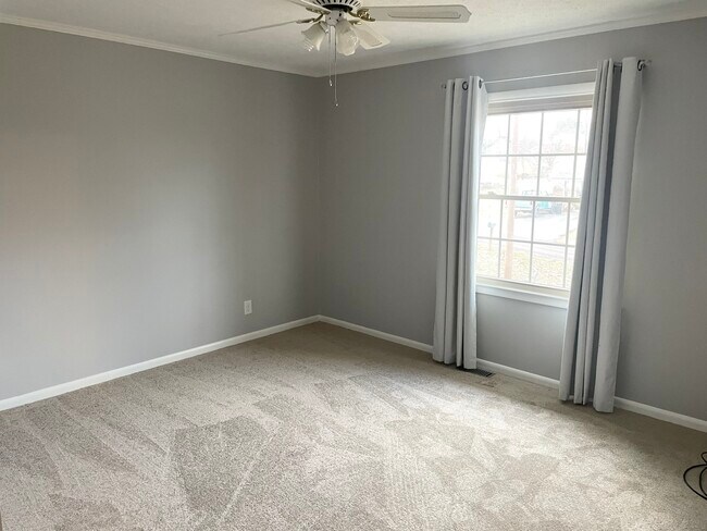 Building Photo - 290 Shawnee Dr