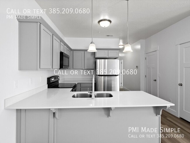 Building Photo - Charming 3-Bed Condo with 1-Car Garage in ...