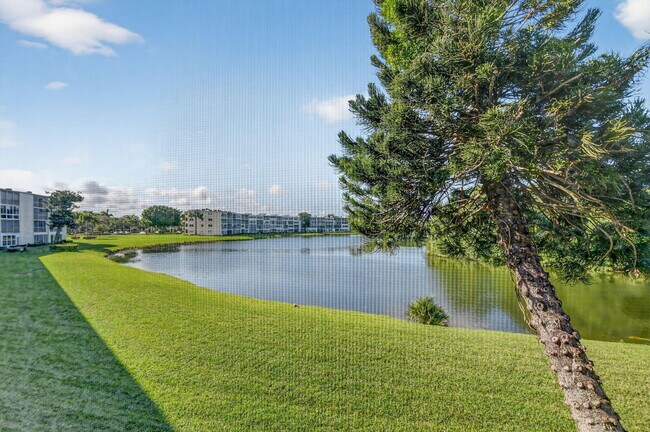 Building Photo - 2035 Ainslie C