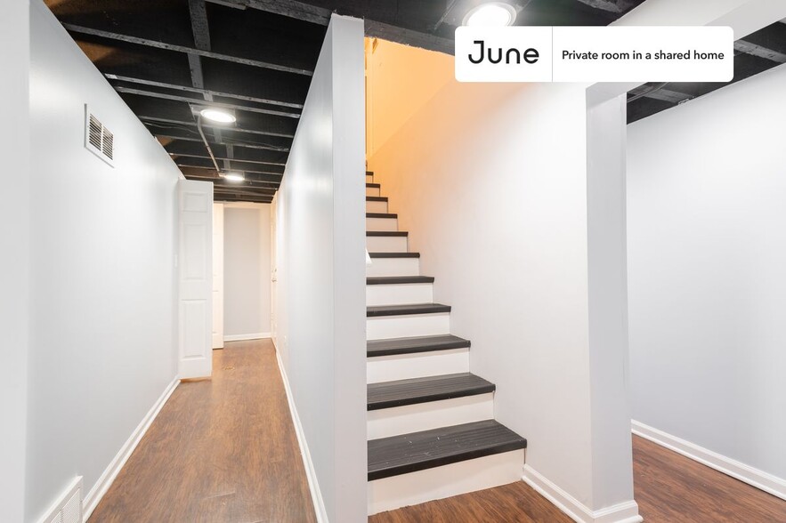 Building Photo - Room in Shared 3 bed/2 bath home