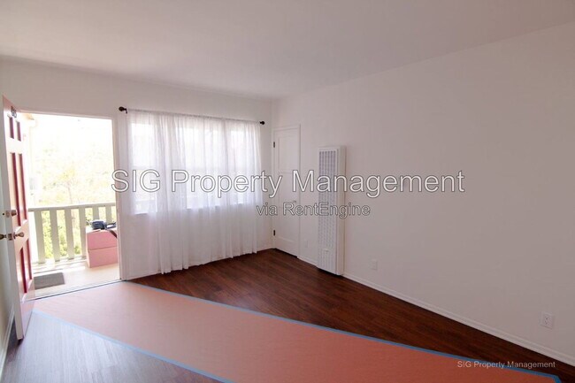 Building Photo - 4373 Sunset Dr