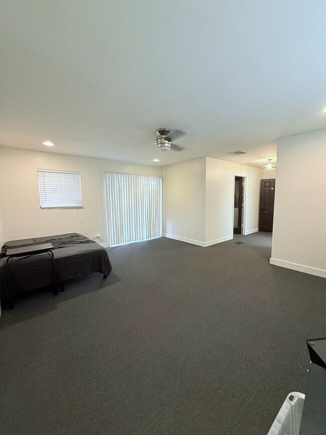 Building Photo - 4213 N Westview Dr