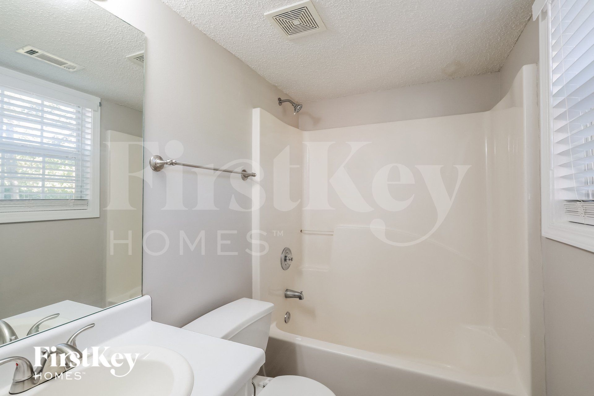 Building Photo - 453 Jasmine Dr