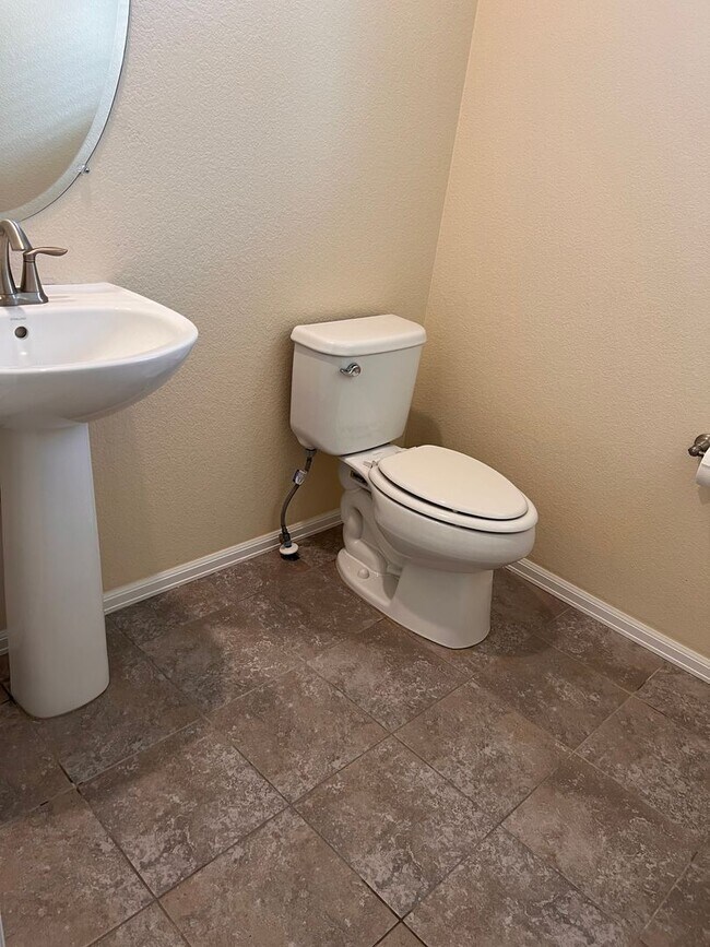 Building Photo - Beautiful Sierra Ridge 4-Bedroom, 3.5-Bath...