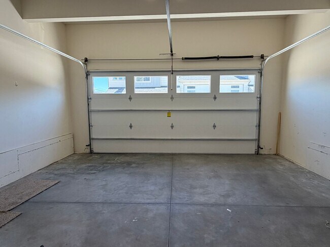 Building Photo - 1716