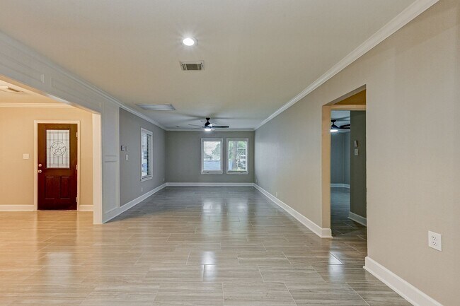 Building Photo - 4Bed/ 2Bath Gorgeous Home!