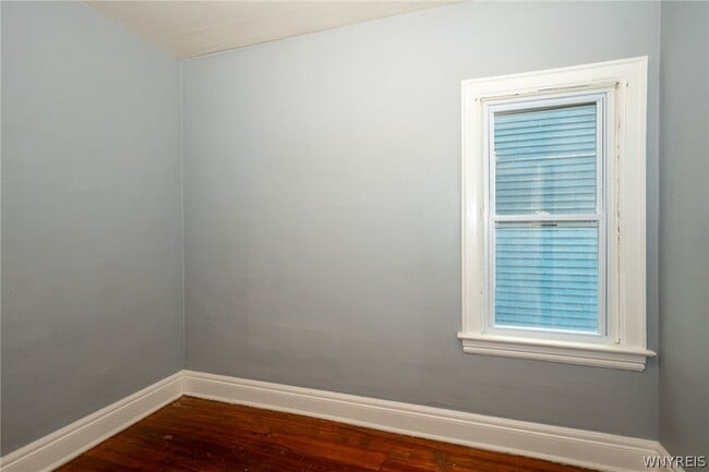 Building Photo - 11 Hoyt St