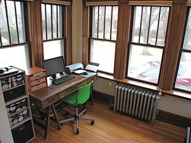 Building Photo - 128 Brooks Ave