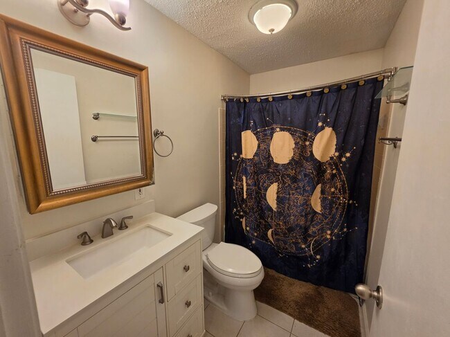 Building Photo - 2320 Harbor View Dr