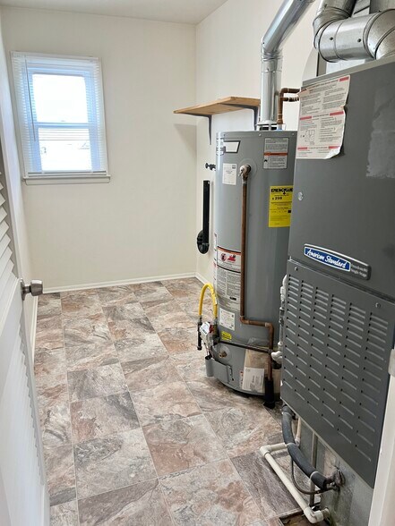 Building Photo - 944 Longboat Ave