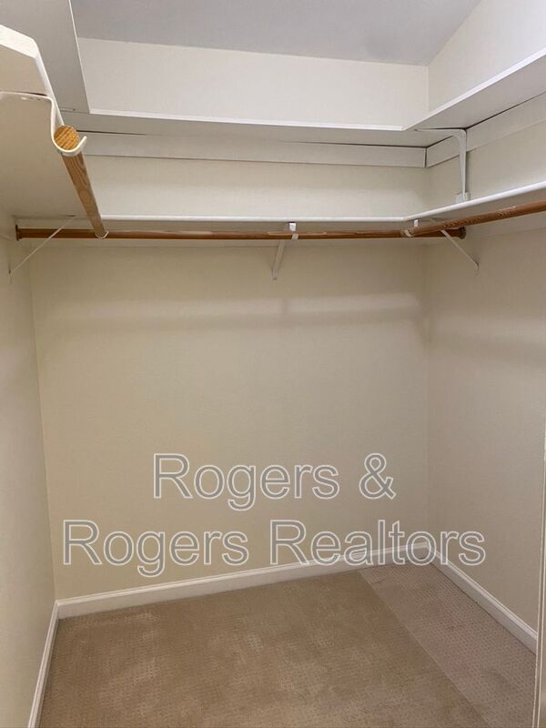 Building Photo - 213 Houghton St