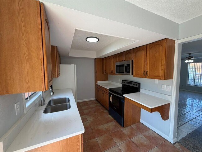 Building Photo - 3367 Riverview Way