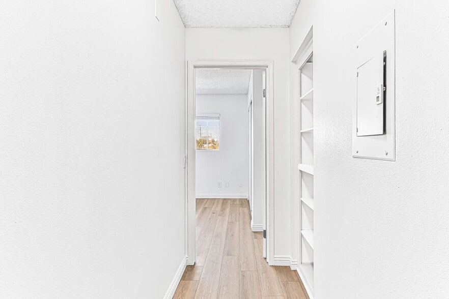 Building Photo - 1070 Loma Ave