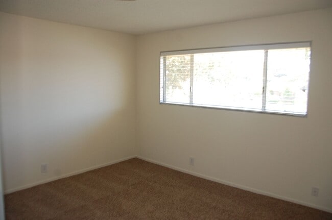 Building Photo - Encina Royale 3 Bedroom