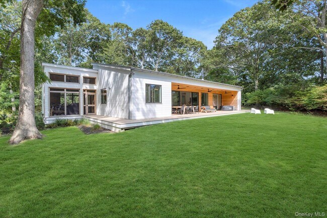 Building Photo - 6710 Soundview Ave