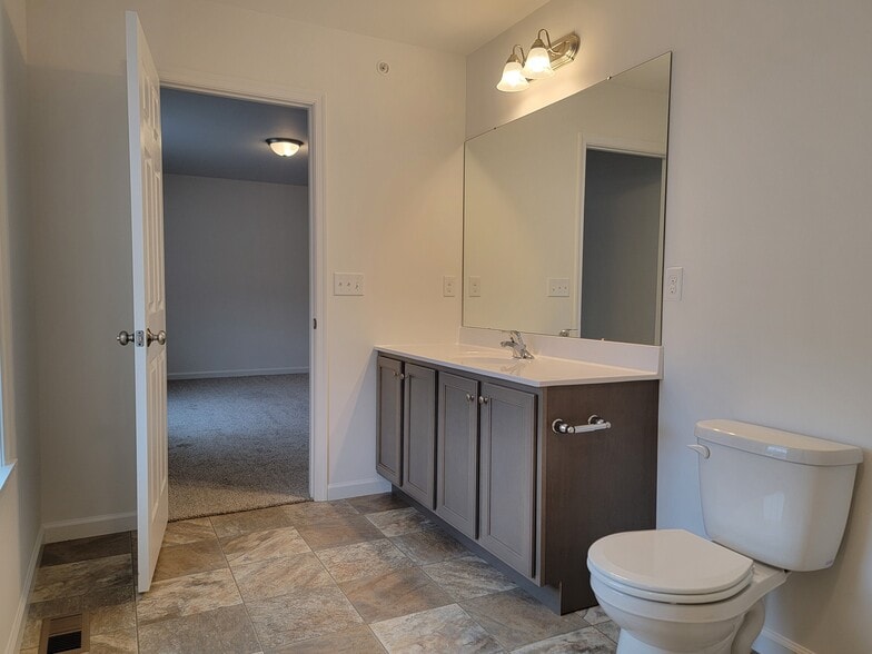 Building Photo - 146 Robert Cir