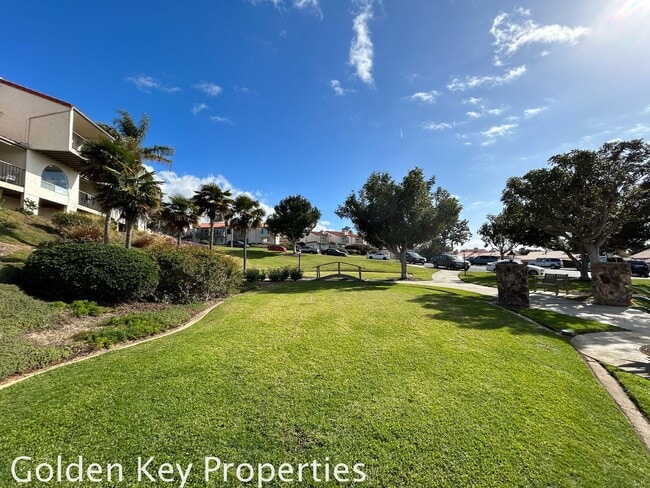 Building Photo - Welcome to this charming 2-bedroom, 2-bathroom downstairs end unit in Alta Mira in Carlsbad!!