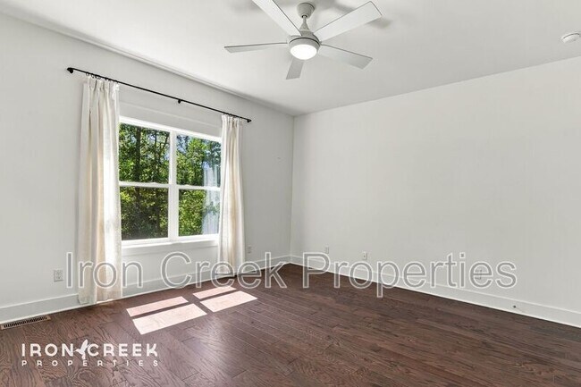 Building Photo - 17 Woodbridge Park Dr