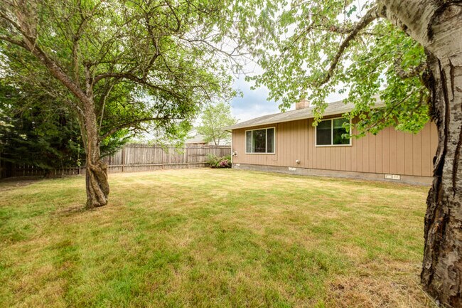 Building Photo - Freshly Updated 3-Bedroom Home with Fenced Backyard in Forest Grove!