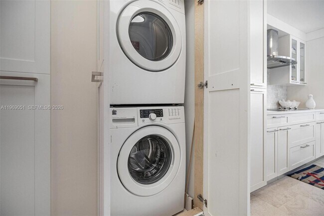 Building Photo - 7135 Collins Ave