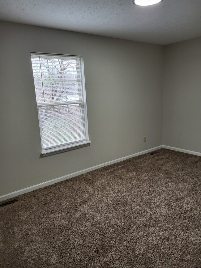 Building Photo - 104 Kayla Dr