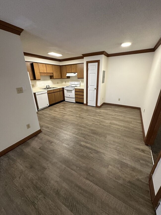 Building Photo - 2 Bedroom 2 Bathroom Condo!