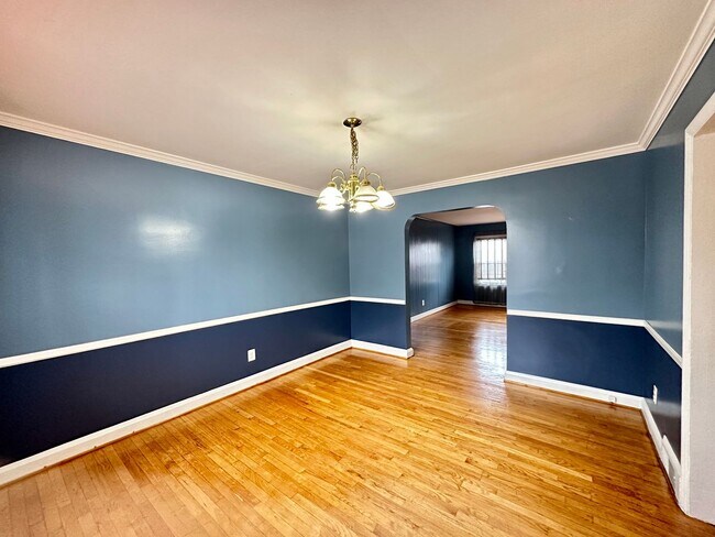 Building Photo - Charming 3 Bedroom/1.5 Bathroom Townhome with In-Unit Laundry in Towson, MD!