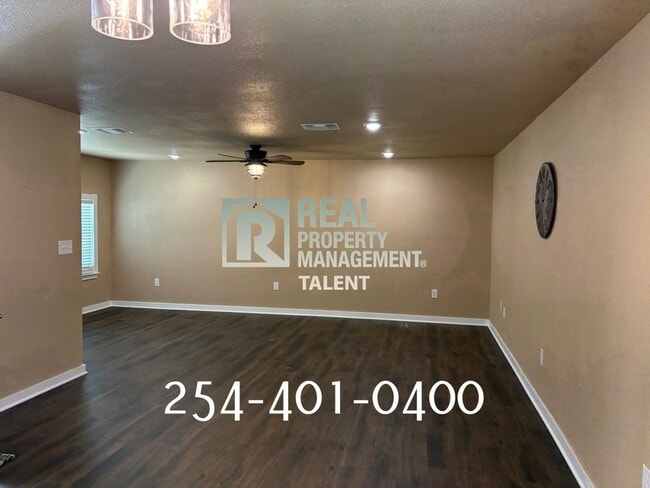 Building Photo - 952 Fannin Loop