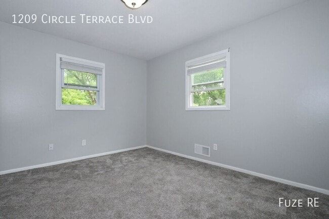 Building Photo - 1209 Circle Terrace Blvd NE