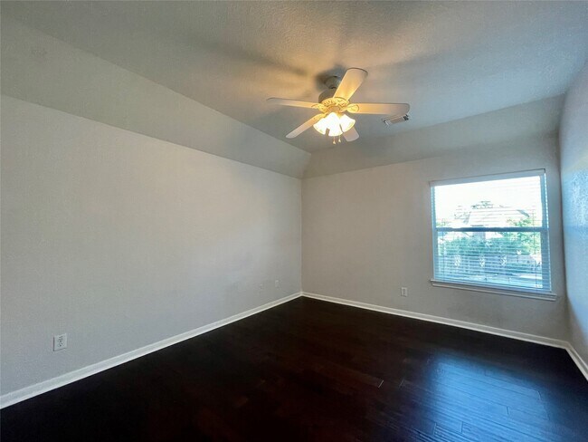 Building Photo - 23606 Rollinford Ln