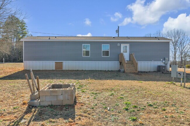 Building Photo - Spacious 2BR, 2BA home on 1.5 acres with Extra Storage - $1695/mo rent***