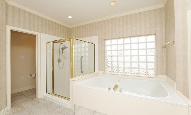 Building Photo - 7502 Holly Ct Estates Dr