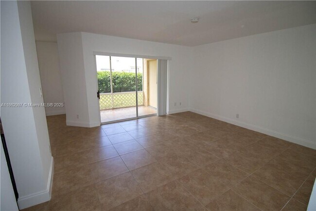 Building Photo - 917 Coral Club Dr
