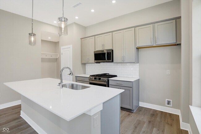 Building Photo - 502 Gilder Dr