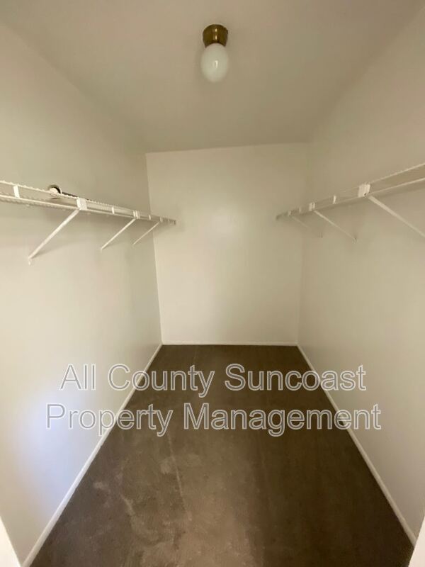 Building Photo - 2925 Pinellas Point Dr S