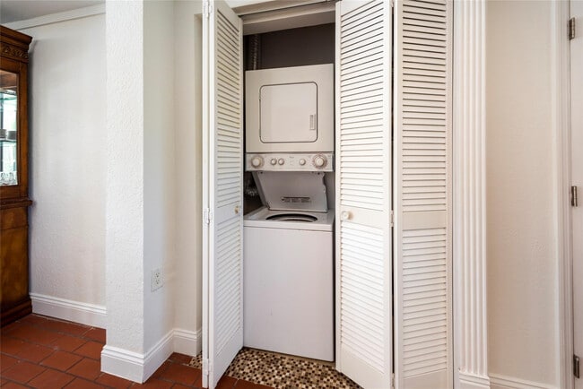 Building Photo - 3412 Leigh Rd