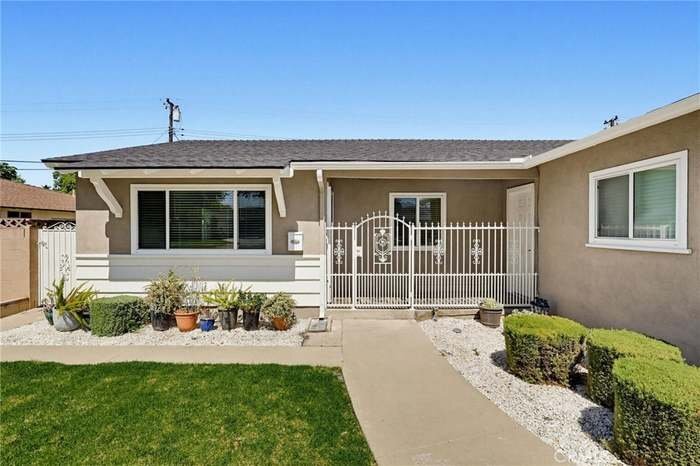 Building Photo - 14611 Ermita Ave