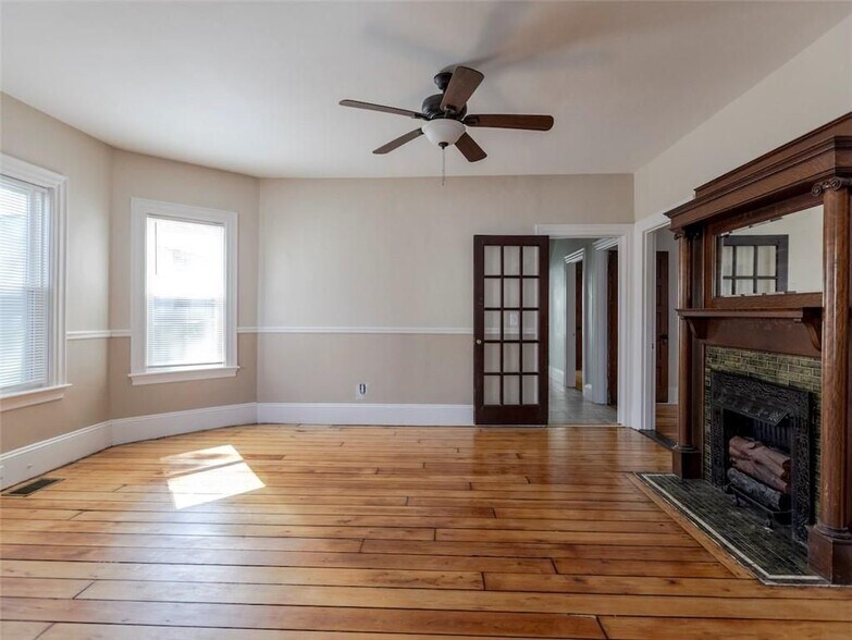 Building Photo - 18 Meader St