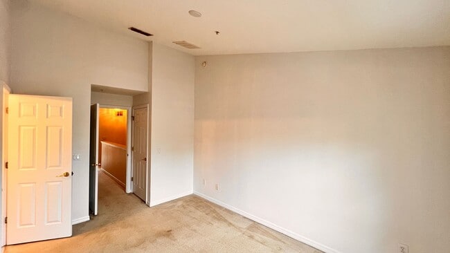 Building Photo - Spectacular 2 Story 2 bed and 2 bath condo at Regent Park!!