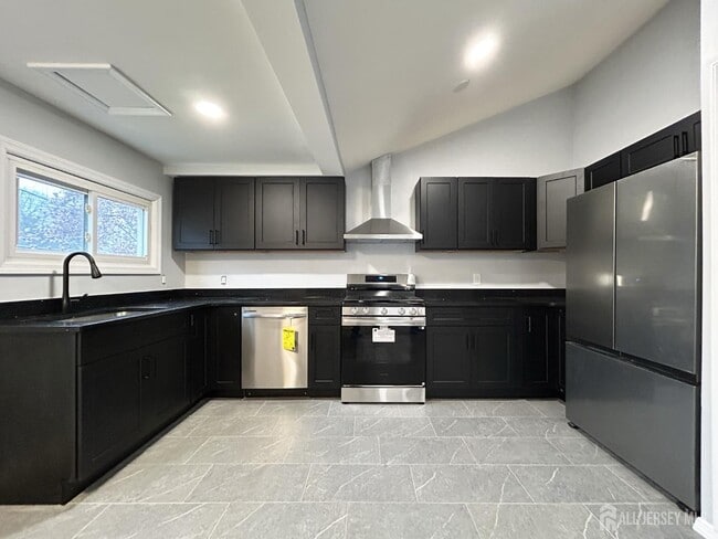 Building Photo - 36 Arden St