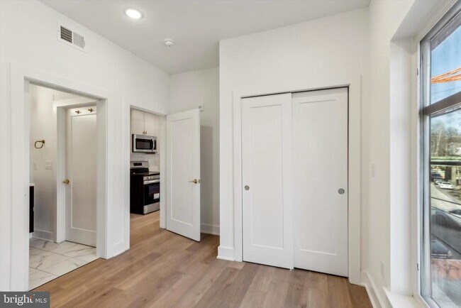 Building Photo - 367 W Hortter St