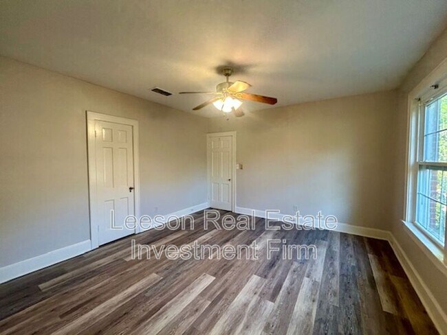 Building Photo - 440 Forest Ave