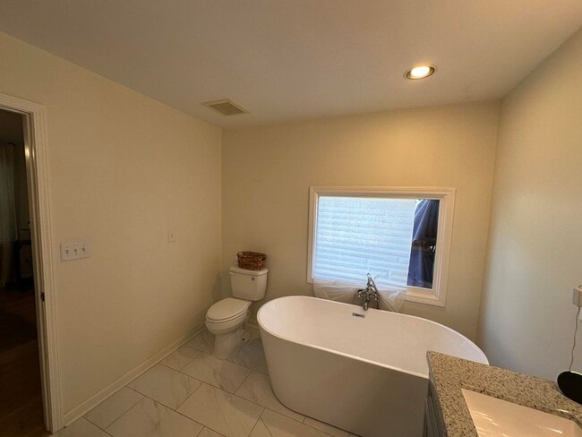 Building Photo - 1221 W Perkins Rd